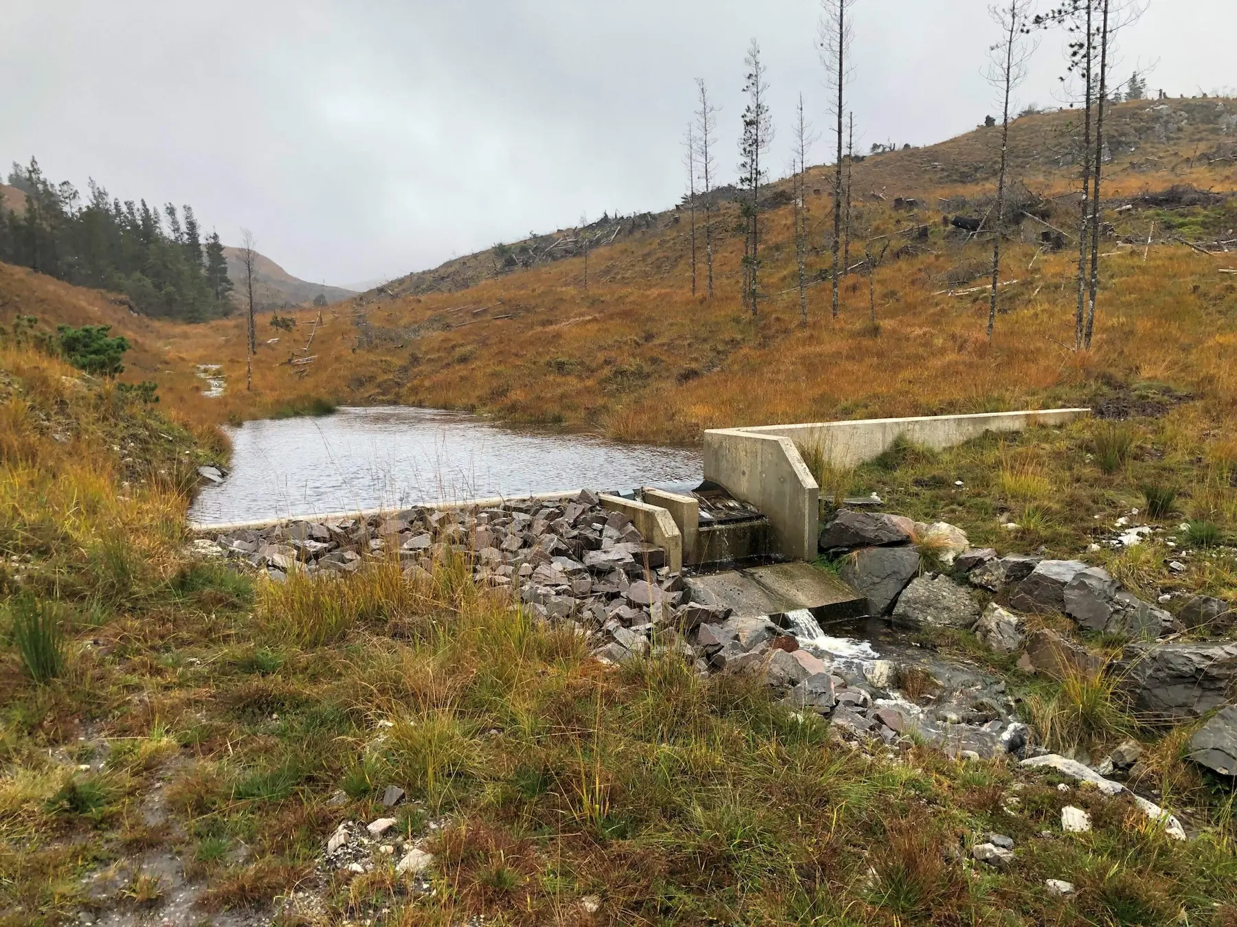 a river running through a grassy area - Gilkes Energy hydro and pumped storage pumped hydro storage uk